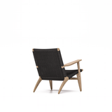 كرسي صالة من تصميم Hans J. Wegner