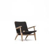 كرسي صالة من تصميم Hans J. Wegner