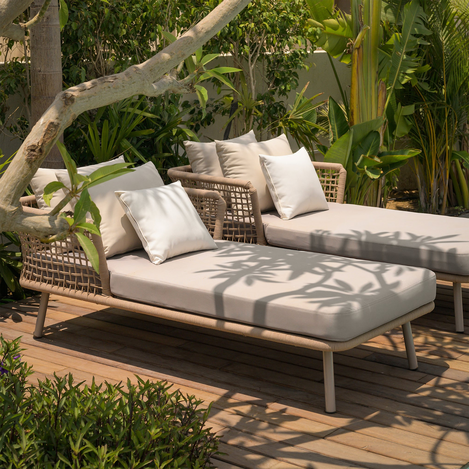 Lungo Chaise Lounge